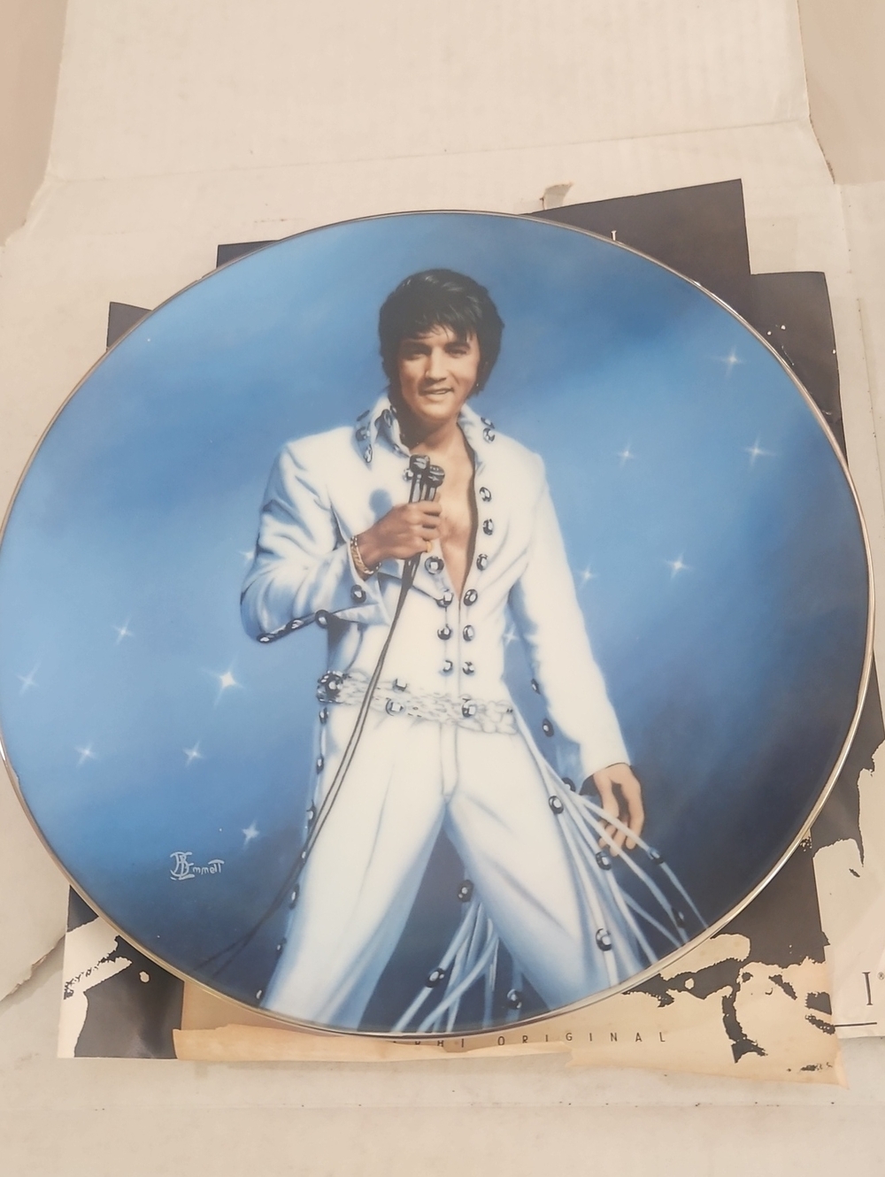 Elvis Presley King Of LAS Vegas  Plate #84D19-92. Artist BRUCE Emmet. 8.5" Diam.